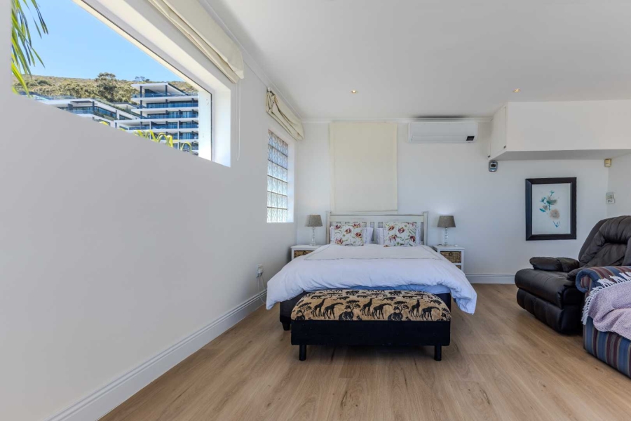 To Let 4 Bedroom Property for Rent in Fresnaye Western Cape